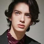 โคดี้ สมิธ-แม็คฟี (Kodi Smit-McPhee)