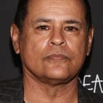 เรย์มอนด์ ครูซ (Raymond Cruz)
