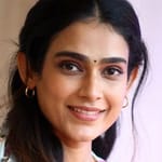 อากังษะ สิงห์ (Aakanksha Singh)
