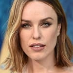 เจสสิก้า แม็คนามี (Jessica McNamee)