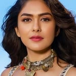 มรุนาล ธากูร (Mrunal Thakur)