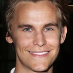 ไรส์ เวคฟิลด์ (Rhys Wakefield)