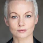 แคโรลีน แบร็คเกน (Carolyn Bracken)