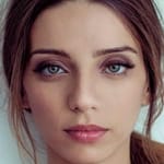 แองเจล่า ซาราฟิยาน (Angela Sarafyan)