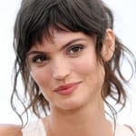 ชาร์ลบี ดีน (Charlbi Dean)