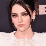 เอมิลี่ แครี่ (Emily Carey)