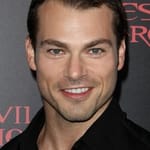 ชอว์น โรเบิร์ตส์ (Shawn Roberts)