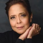 ดอลลี่ เดอ เลออน (Dolly de Leon)