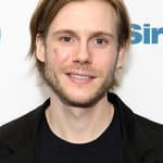 แซ็กคารี บูธ (Zachary Booth)