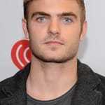 อเล็กซ์ โร (Alex Roe)
