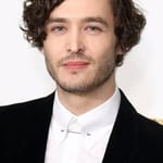 อเล็กซานเดอร์ วลาโฮส (Alexander Vlahos)