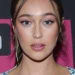 อลิเซีย เดบแนม-แครี่ (Alycia Debnam-Carey)