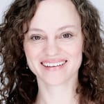 แองเจล่า เบ็ตติส (Angela Bettis)