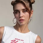 แองเจล่า นิโคเลา (Angela Nikolau)