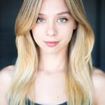 แอนนา ลอร์ (Anna Lore)