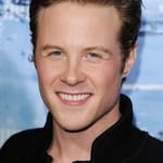 แอชตัน โฮล์มส์ (Ashton Holmes)