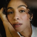 ออโรร่า เพอร์ริโน (Aurora Perrineau)