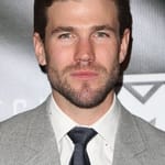 ออสติน สโตเวลล์ (Austin Stowell)