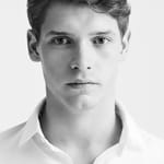 บิลลี่ ฮาวล์ (Billy Howle)