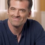 บรูซ โธมัส (Bruce Thomas)