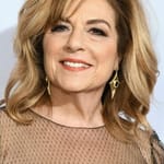 แคโรไลน์ อารอน (Caroline Aaron)