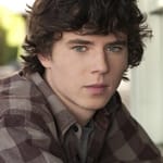 ชาร์ลี แม็คเดอร์ม็อตต์ (Charlie McDermott)