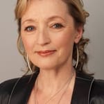 เลสลีย์ แมนวิลล์ (Lesley Manville)