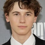 แซม นิโวลา (Sam Nivola)