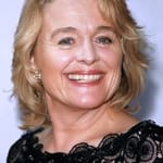 ซิเนด คูแซ็ค (Sinéad Cusack)