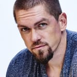 สตีฟ โฮวีย์ (Steve Howey)