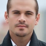 ทอม ฮัลลัม (Thom Hallum)