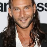 แซ็ค แม็กโกวาน (Zach McGowan)