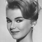 อาห์นา คาปรี (Ahna Capri)