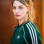 แคลร์ เบนเดอร์ (Claire Bender)