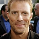 แดเนียล ทราวิส (Daniel Travis)