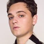 ดีน-ชาร์ลส์ แชปแมน (Dean-Charles Chapman)