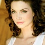 เอเลน่า ไลออนส์ (Elena Lyons)