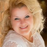 เฮลเล่ พิลาร์ ลาร์เซ่น (Helle Pilar Larsen)