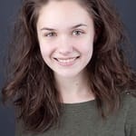 จูเลีย สการ์เล็ตต์ แดน (Julia Scarlett Dan)