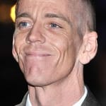 ลี โอ๊คส์ (Lee Oakes)