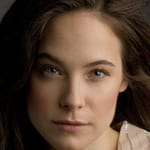 แคโรไลน์ ดาเวอร์นาส (Caroline Dhavernas)