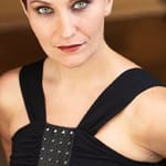 แคร์รี่ นิวเวลล์ (Carrie Newell)