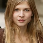 เคลมองซ์ โปเอซี (Clémence Poésy)
