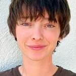 เอ็มม่า ดูมอนต์ (Emma Dumont)