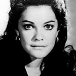 จูลี่ ค็อบบ์ (Julie Cobb)