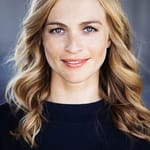 จูลี่ เองเงิลเบรชท์ (Julie Engelbrecht)