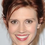 จูลี่ แม็คนิเวน (Julie McNiven)