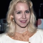 เนลลี่ แม็คเคย์ (Nellie McKay)