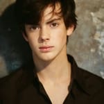 สกันดาร์ คีนส์ (Skandar Keynes)