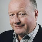 บ็อบ เบนส์ (Bob Baines)